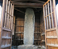 石母田供養石塔